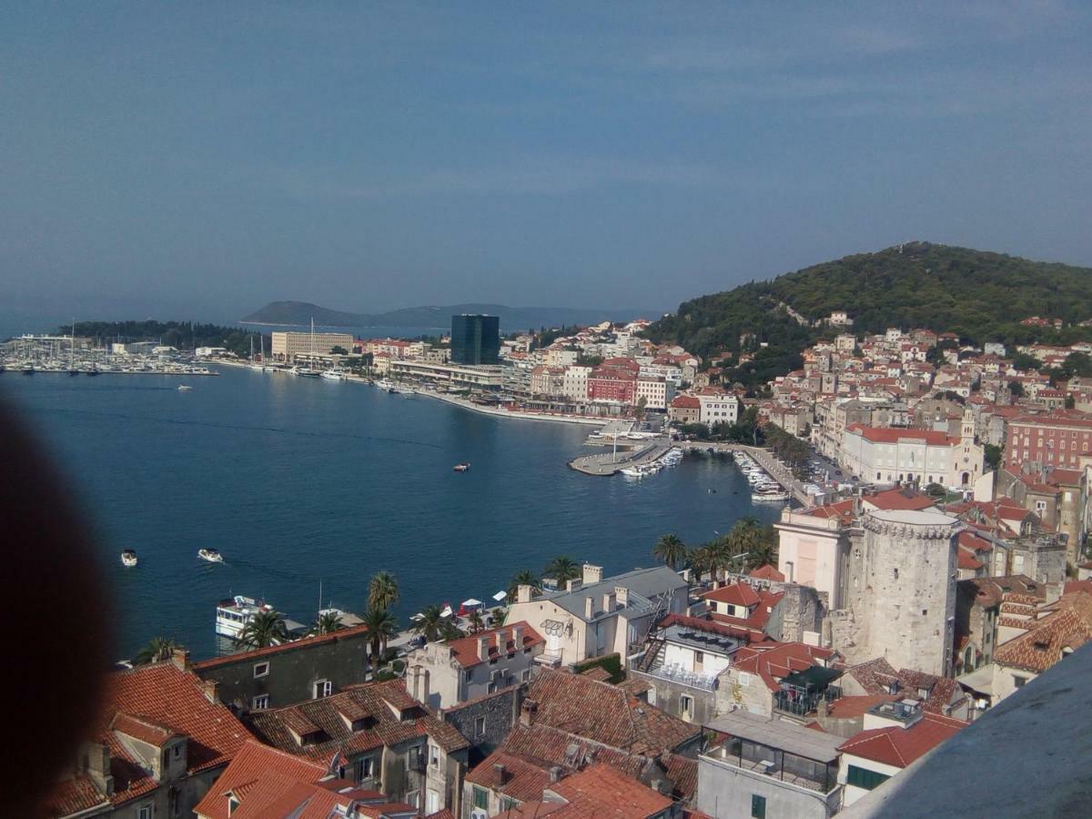 A Small Apartment For A Great Vacation "Ludi" Split Exterior photo